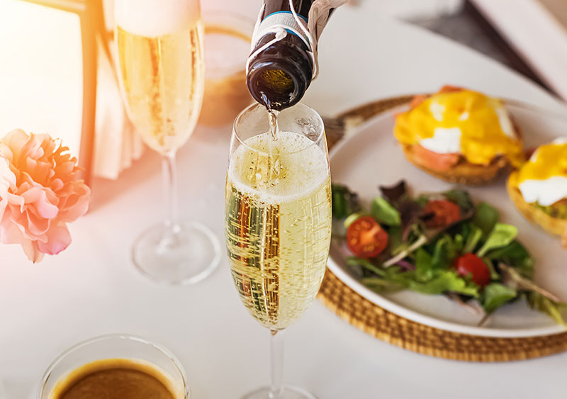 Champagnefrukost Vår lyxigare frukost a'la carte med bubbel